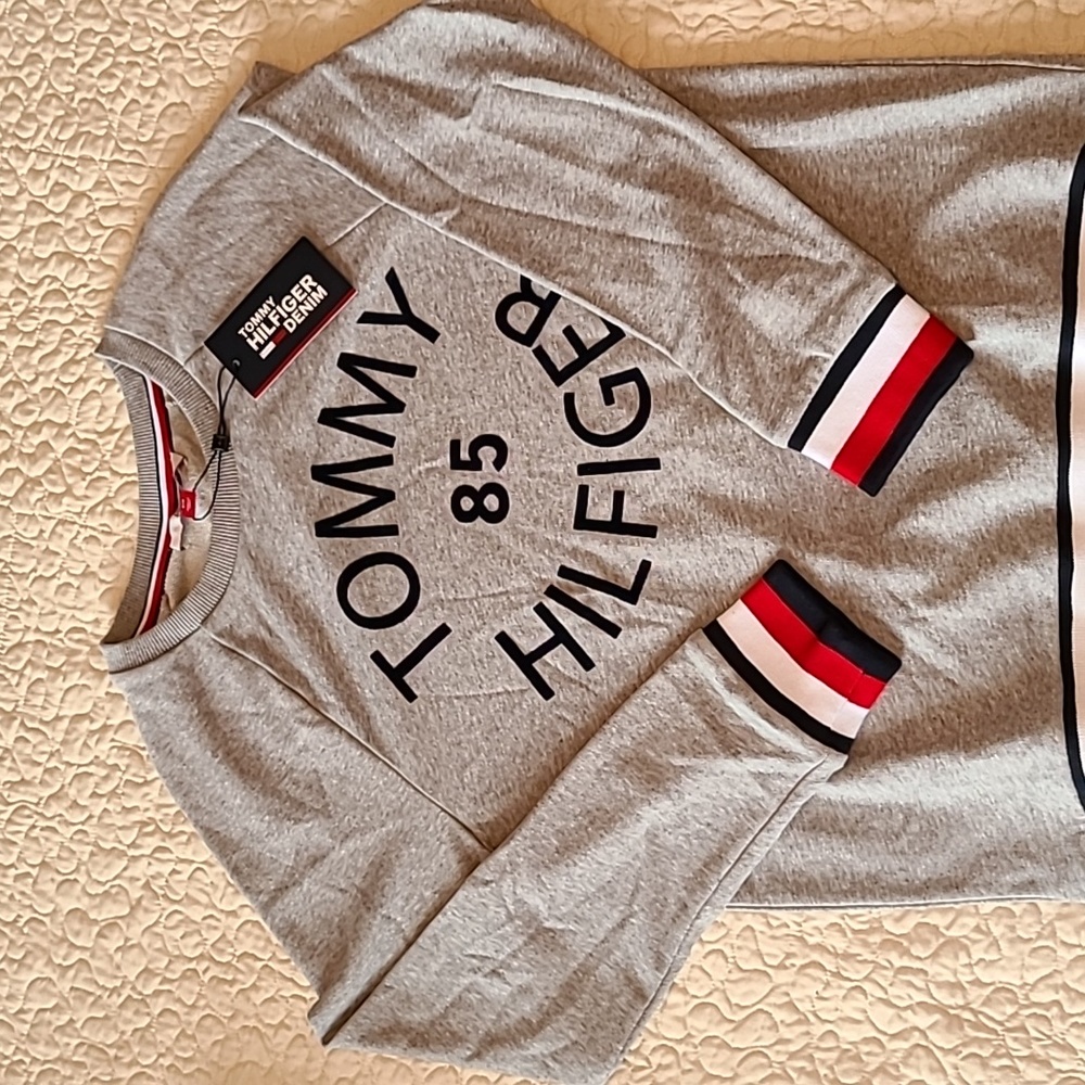 Tommy Hilfiger sweatshirt size Small NWT